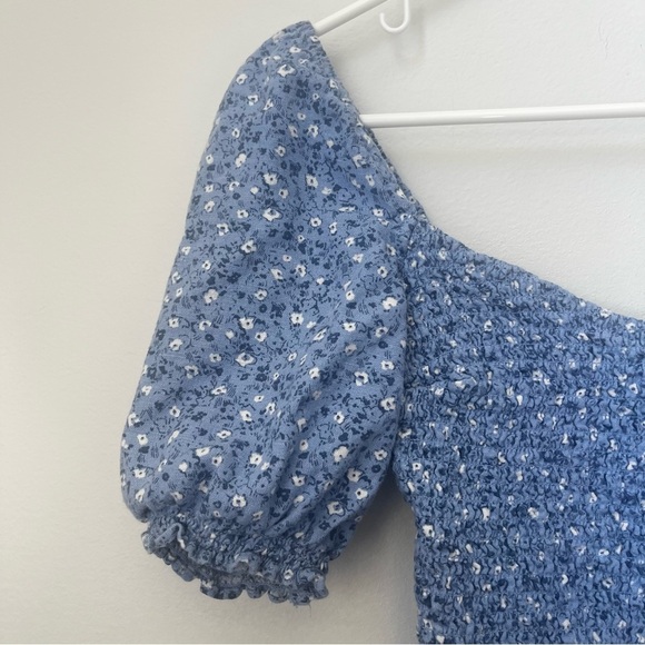 Abercrombie and Fitch Smocked Floral Linen Puff Sleeve Crop Top Size Small - Picture 3 of 7